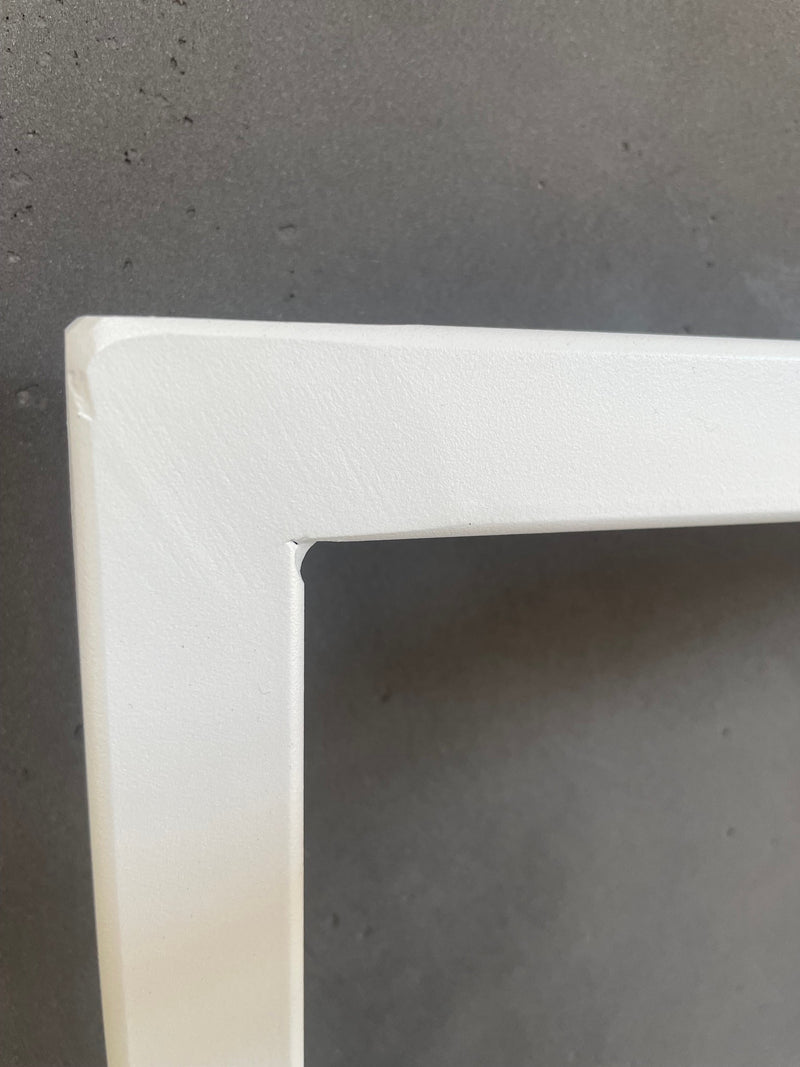 Frame Jolene -vianvalinta - seinälle kiinnitetty vaatepalkki